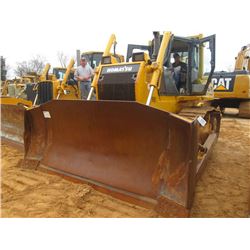 KOMATSU D65EX-15E0 CRAWLER TRACTOR, S/N 069193 (06 YR) STRAIGHT BLADE W/TILT, REAR RIPPER, ECAB W/AI