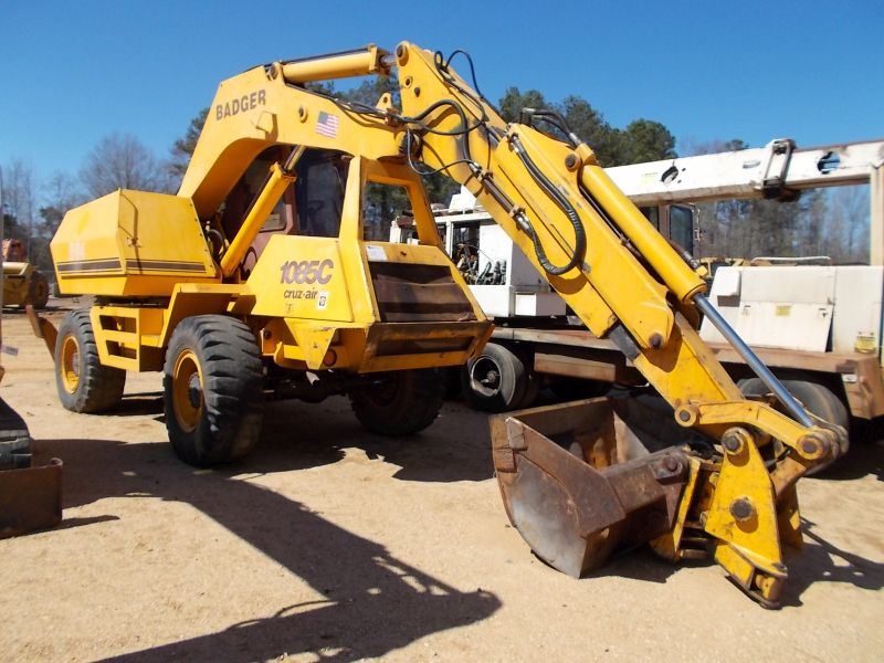 BADGER 1085 CRUZ-AIR WHEELED HYDRAULIC EXCAVATOR, S/N 990105, 9'6 ...