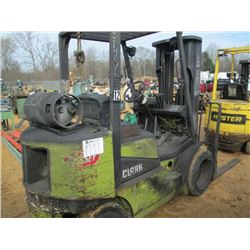 CLARK CCP25 FORKLIFT, S/N P365LI-0356-9489FB, 2 STAGE, LP GAS