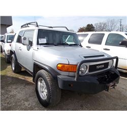 2007 TOYOTA 4X4 FJ CRUISER, S/N JTEBU11F770016370, GAS ENG, A/T, ODOMETER READING 257,856 MILES