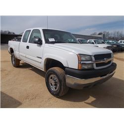 2004 CHEVROLET 2500HD 4X4 EXTENDED CAB PICKUP, S/N 1GCHK29U64E378086, GAS ENG, A/T, ODOMETER READING