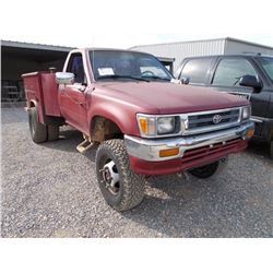 1994 TOYOTA DUALLY 4X4 SERVICE TRUCK, S/N 4TARN01P9RZ199882, GAS ENG, 4 SPD TRANS, TOOL BODY, FUEL T