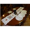 Image 1 : TABLE RUNNER AND PLACE MATS - CHRISTMAS THEME