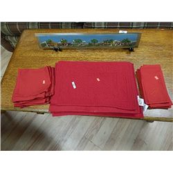 LOT OF QUILTED PLACE MATS AND NAPKINS - RED