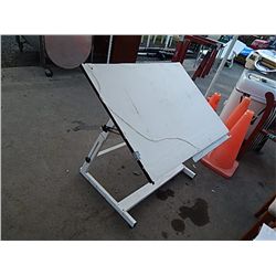 ADJUSTABLE DRAFTING TABLE