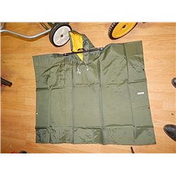 RAIN GEAR - ADULT PONCHO - GREEN RETAIL $25 - BUY NOW IN HOUSE - $10 EA SET