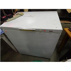 APARTMENT SIZE DEEP FREEZE - WORKING