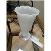 Image 1 : MILK GLASS VASE