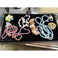 ASSORTED JEWELERY IN TRAY