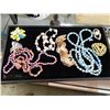 Image 1 : ASSORTED JEWELERY IN TRAY