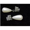Image 1 : VINTAGE RHINESTONE AND PEARL STYLE PIERCED EARINGS