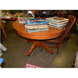 VINTAGE ROUND OAK TABLE