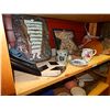 Image 2 : CERAMICS AND OTHER - SHELF LOT