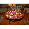 Image 1 : GOLD TONE BOWL WITH ARTIFICIAL FRUIT STRING ON STAND