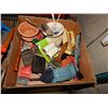 Image 1 : BOX OF PAINT BRUSHES AND MORE