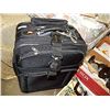 Image 1 : SUIT CASE