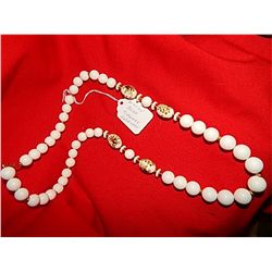 NECKLACE - WHITE BEAD FLOWERS