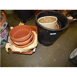 LOT OF PLANT POTS