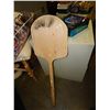 Image 1 : WOOD PIZZA PADDLE