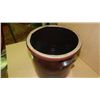Image 2 : 72) 4 GALLON Salt glazed crock with swirl bee design.