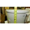 Image 2 : 135) 8 gallon Red Wing crock
