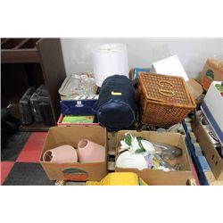 PALLET OF SHOWHOME DECORATIONS/PLATES/LAMPS/