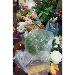 PALLET OF SHOWHOME DECORATIONS