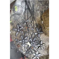 2 SHOWHOME METAL WALL HANGINGS