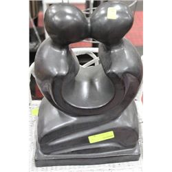 SHOWHOME EMBRACE ORNAMENT