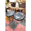 Image 1 : PAIR OF SWIVEL BAR CHAIR