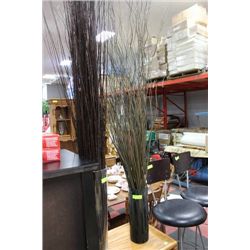 SHOWHOME 2 VASES W TWIGS