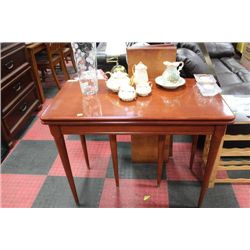 ANTIQUE GATE LEG TABLE W 3 LEAVES