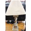 Image 1 : SHOWHOME TABLE LAMP