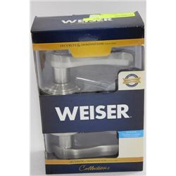 WEISER BED AND BATH HANDLE SET
