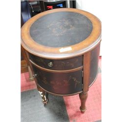 SHOWHOME HAND PAINTED STYLE ROUND END TABLE