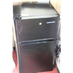 BLACK & DECKER 3.3 CUBIC FT. BAR FRIDGE W/ FREEZER
