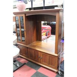 FAUX WOOD TV ENTERTAINMENT CENTER