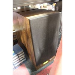 PAIR OF CLASSIC SPEAKERS***