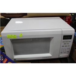 GE MICROWAVE OVEN - WHITE