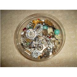 Collection of jewellery pieces