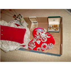 Collection of brooches; hat pins and cuff links