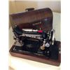 Image 1 : 1930's Singer Sew Machine portable