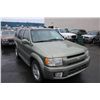 Image 2 : 2001 INFINITI QX4 VIN JNRDR09Y41W216707