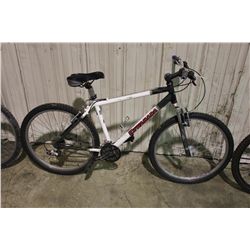 WHITE KUWAHARA 24 SPEED FRONT SUSPENSION MOUNTAIN BIKE