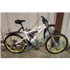 Image 1 : WHITE DEVINCI 9 SPEED FULL SUSPENSION MOUNTAIN BIKE WITH FULL DISC BRAKES