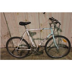 WHITE CCM 21 SPEED MOUNTAIN BIKE