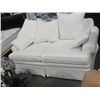 Image 2 : WHITE CONTEMPORARY LOVE SEAT