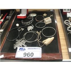 TRAY OF ASSORTED STERLING SILVER AND GOLD JEWELLERY; TRAY NOT INCLUDED