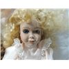 Image 4 : LOT 3 PORCELAIN DOLLS
