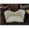 Image 1 : SMALL PARLOR VICTORIAN LOVE SEAT